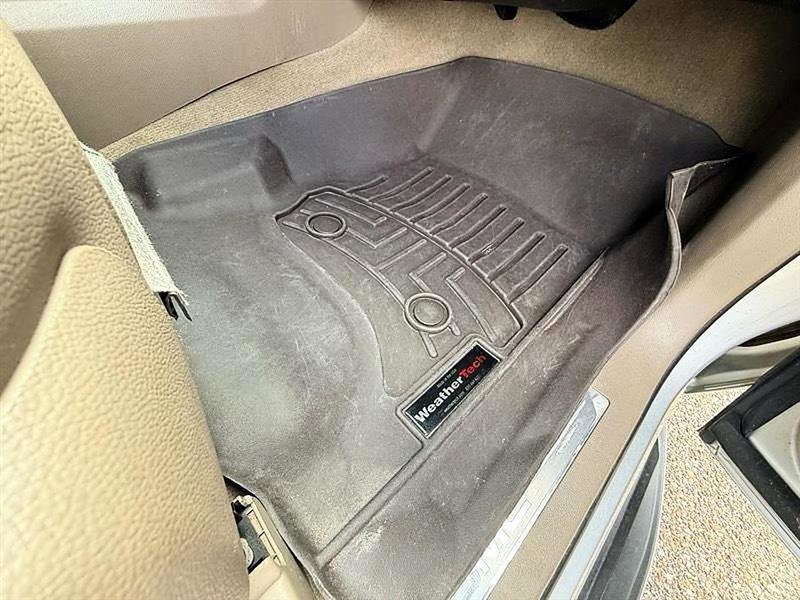 Used 2018 GMC Yukon SLT w/ Premium Edition image 32