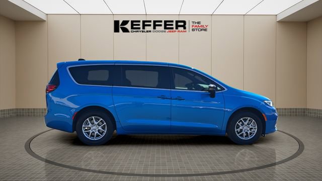 New 2026 Chrysler Pacifica Select image 6