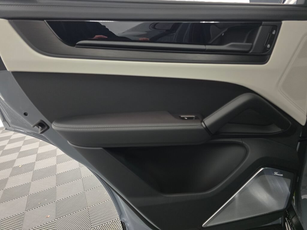 New 2026 Porsche Cayenne GTS AWD/4WD image 22