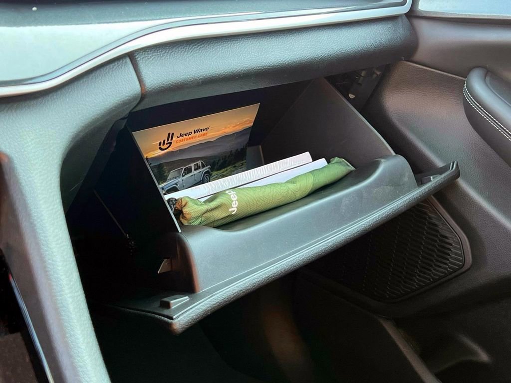 Certified 2023 Jeep Grand Cherokee Altitude image 28