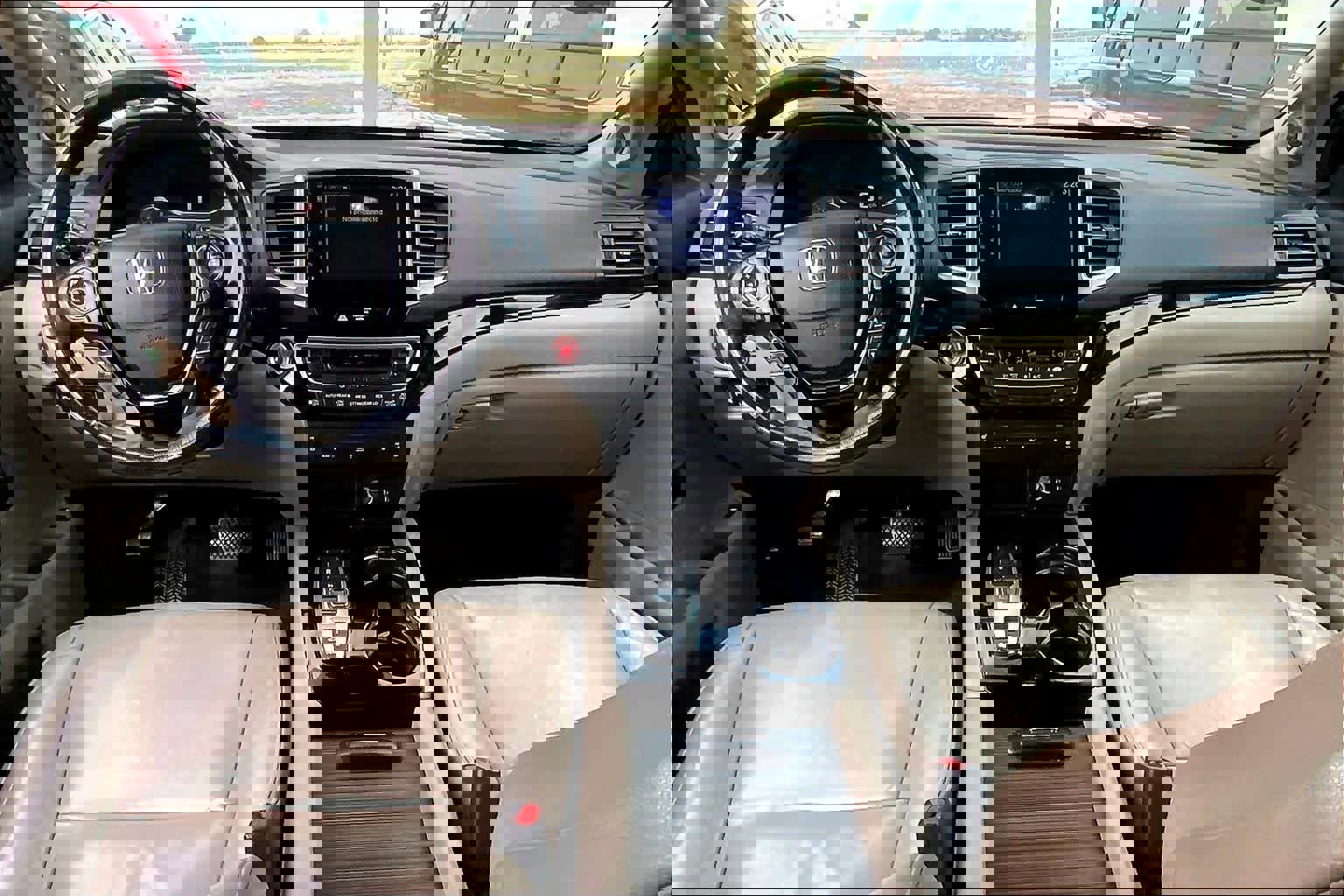 Used 2016 Honda Pilot Touring image 16