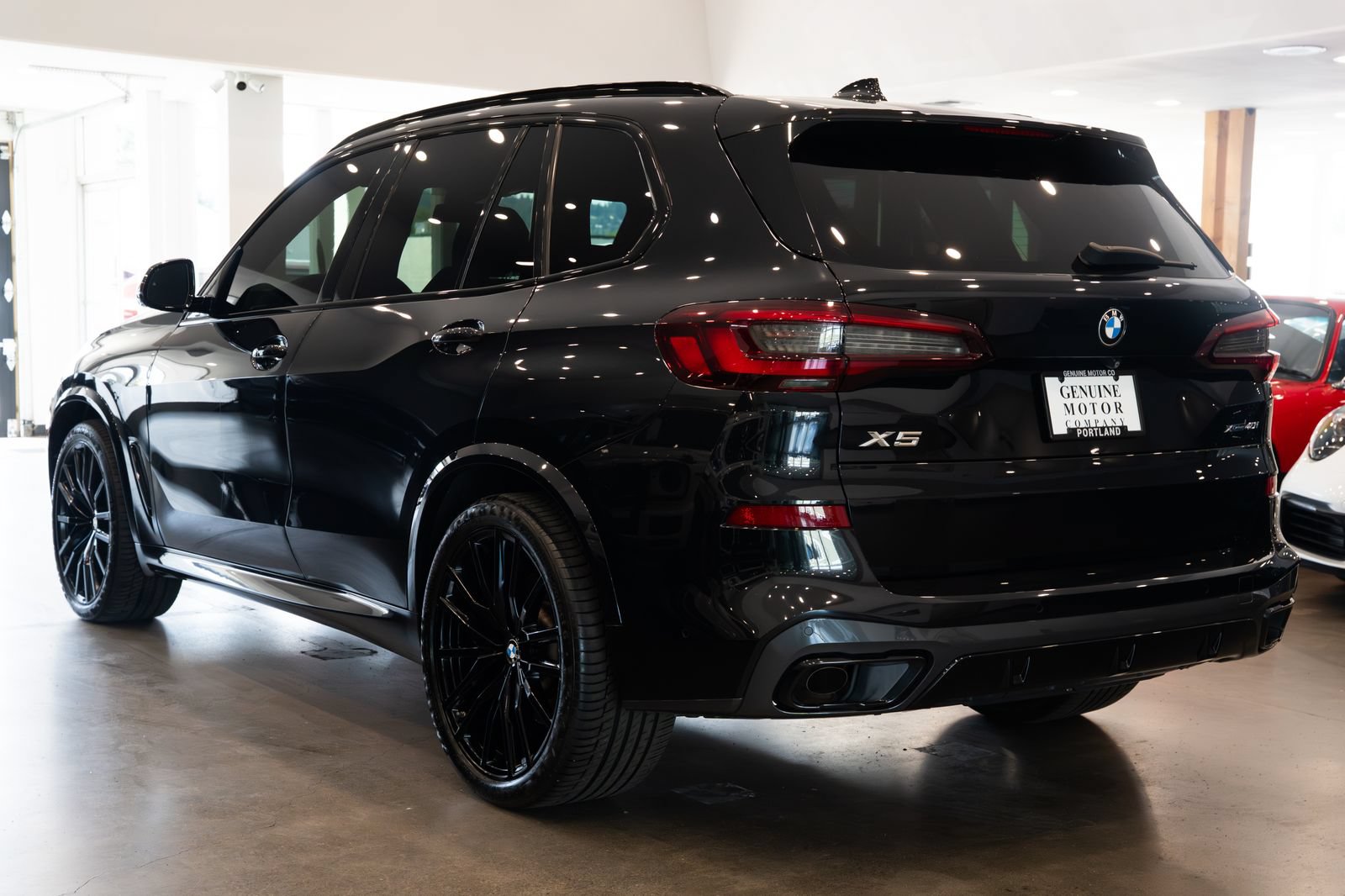 Used 2021 BMW X5 xDrive40i w/ M Sport Package AWD/4WD image 6