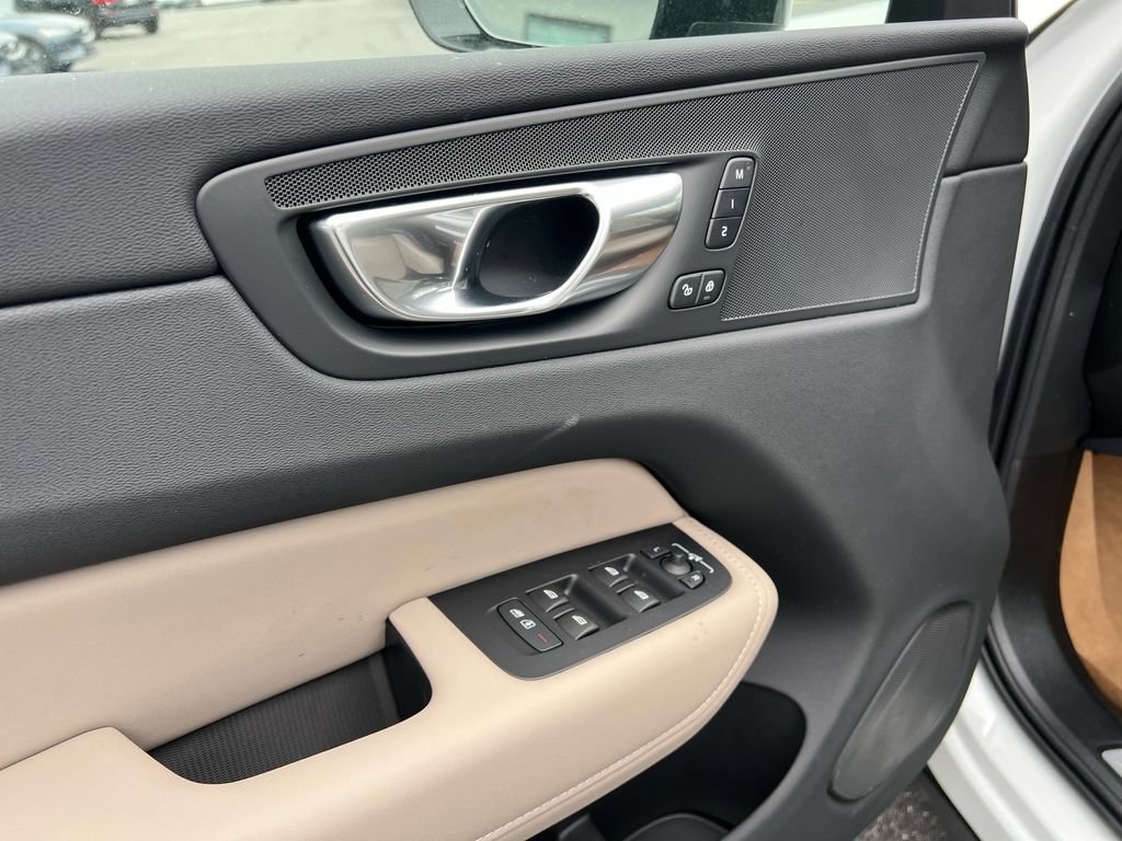 New 2026 Volvo XC60 T8 Plus w/ Protection Package Premier AWD/4WD image 10