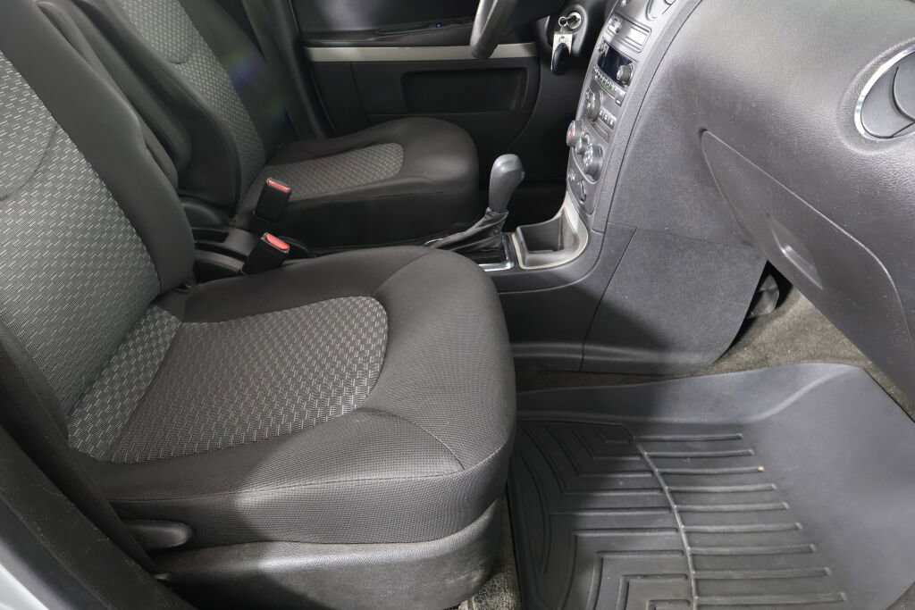 Used 2010 Chevrolet HHR LT image 26