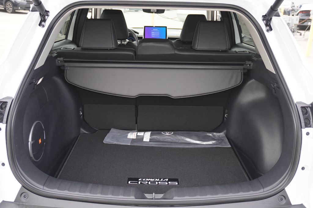 Used 2026 Toyota Corolla Cross XLE image 7