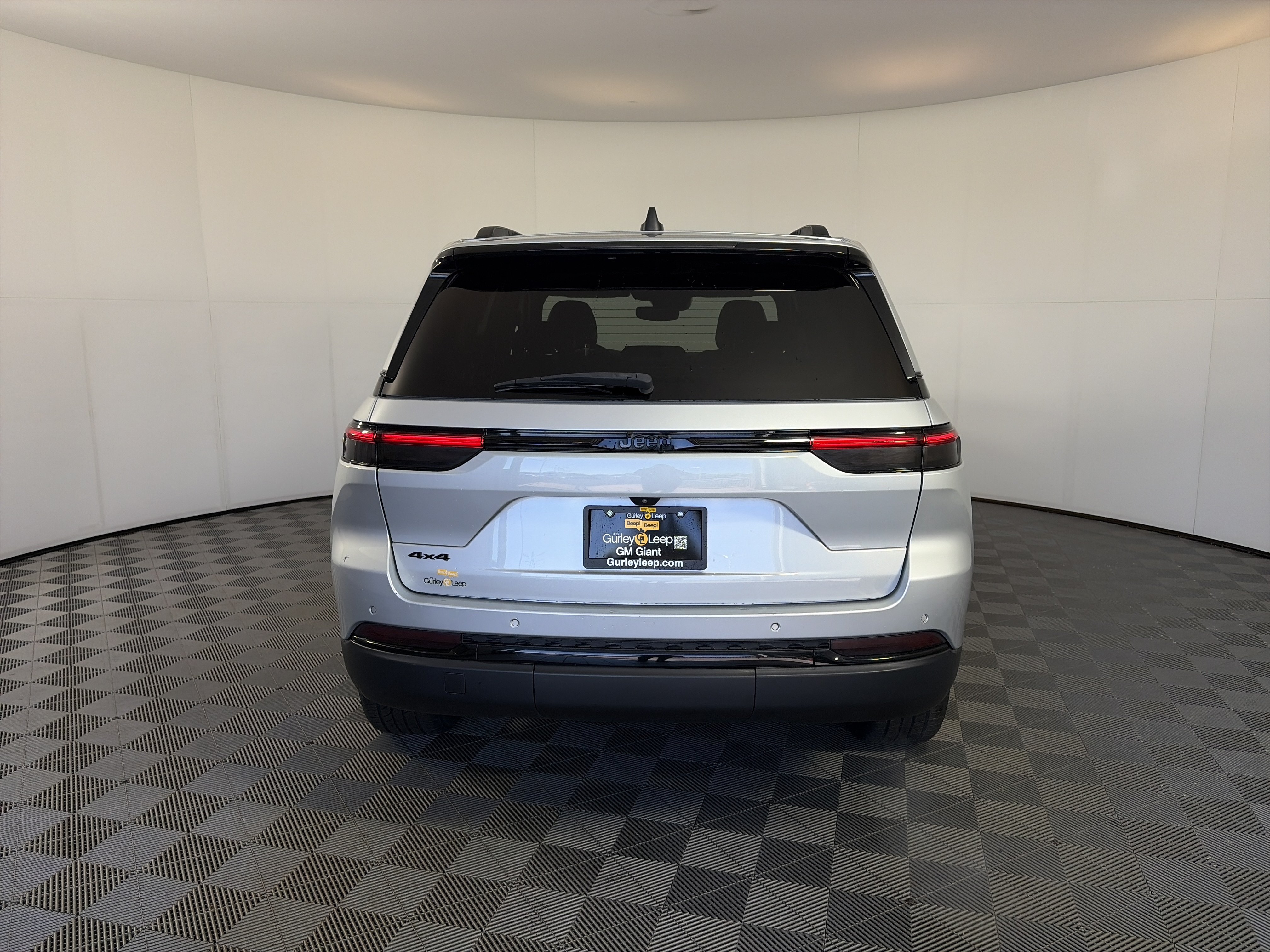 Used 2022 Jeep Grand Cherokee Altitude AWD/4WD image 9