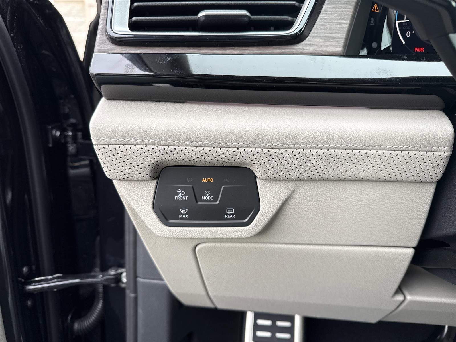 New 2025 Volkswagen Atlas SEL Premium R-Line image 16