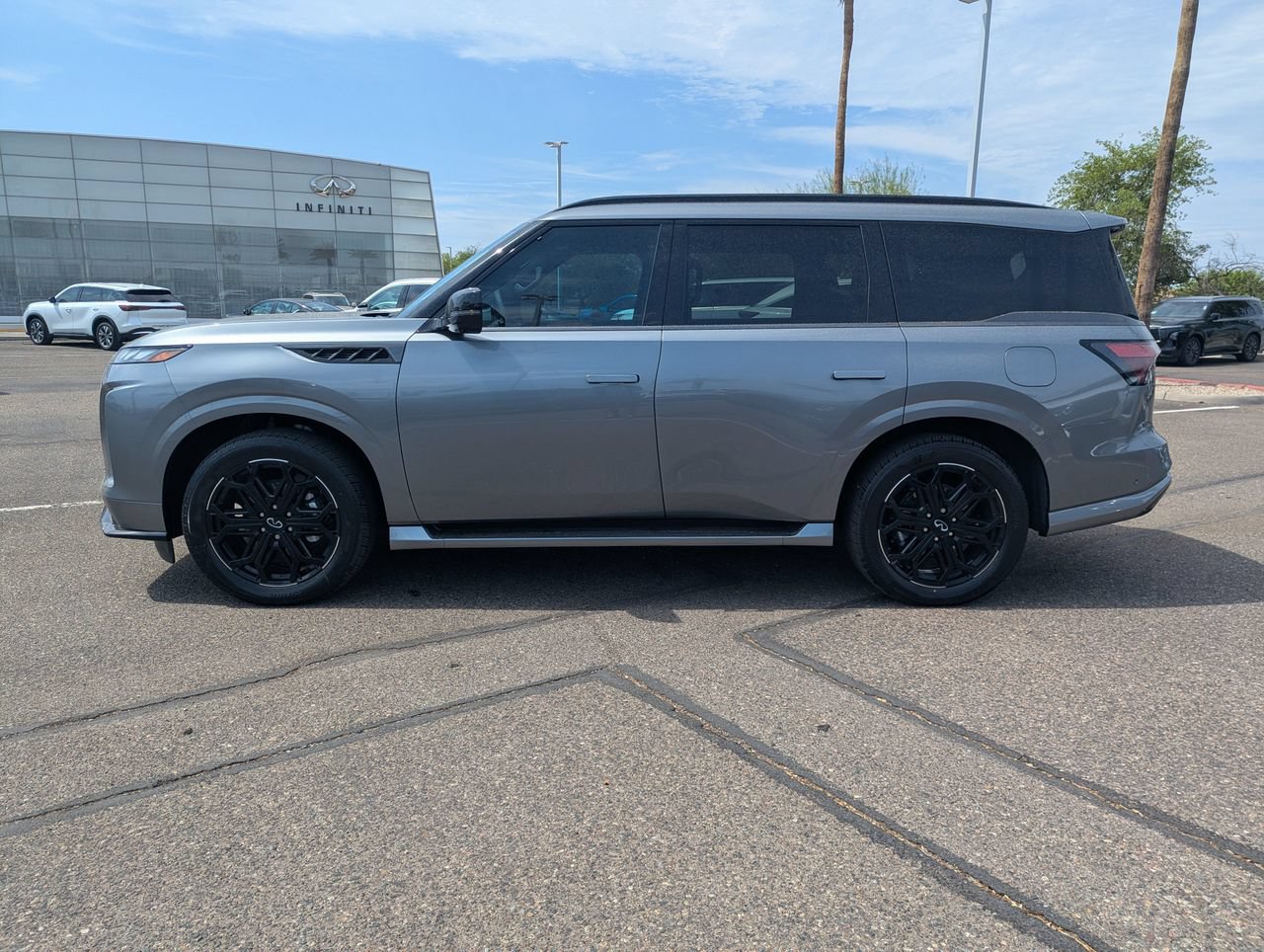 New 2027 INFINITI QX80 Sensory AWD/4WD image 2