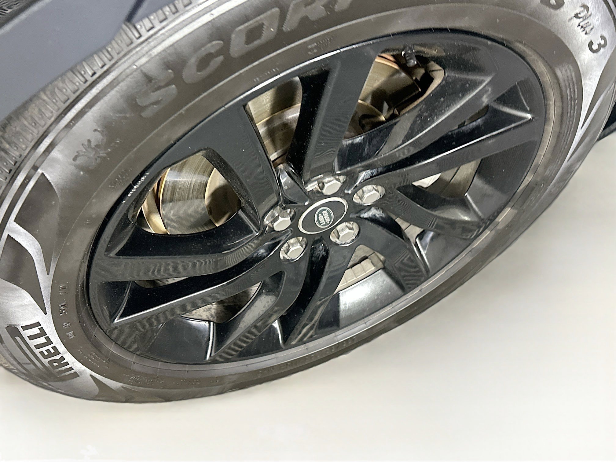 Used 2019 Land Rover Discovery HSE AWD/4WD image 11