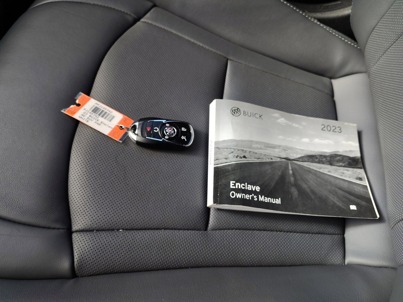 Used 2023 Buick Enclave Essence image 23