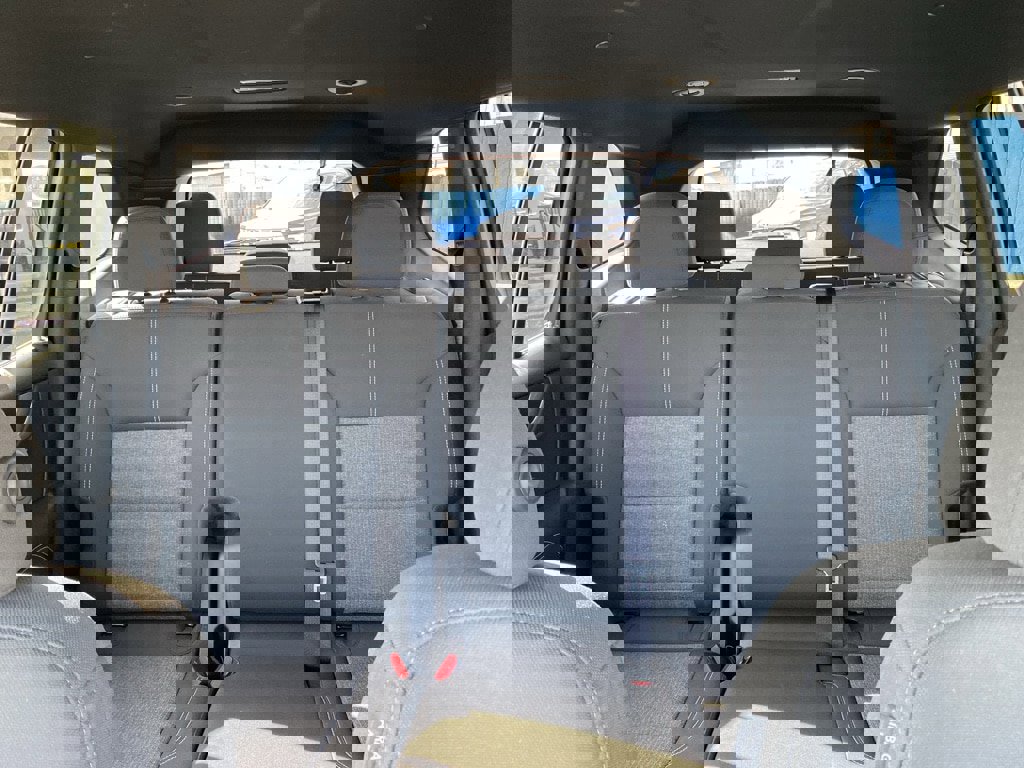 Used 2025 GMC Acadia Elevation image 33