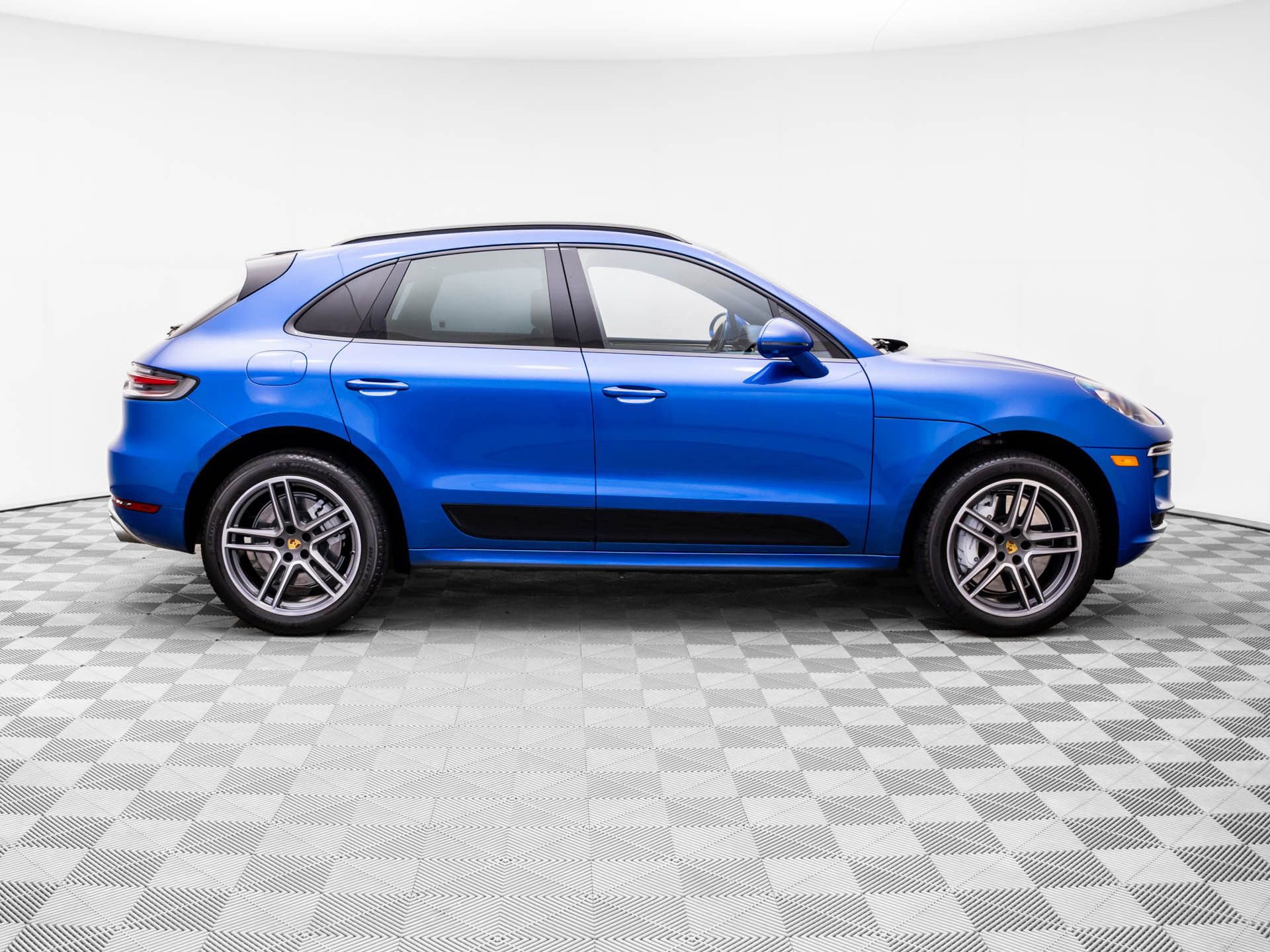 Certified 2021 Porsche Macan Turbo image 7