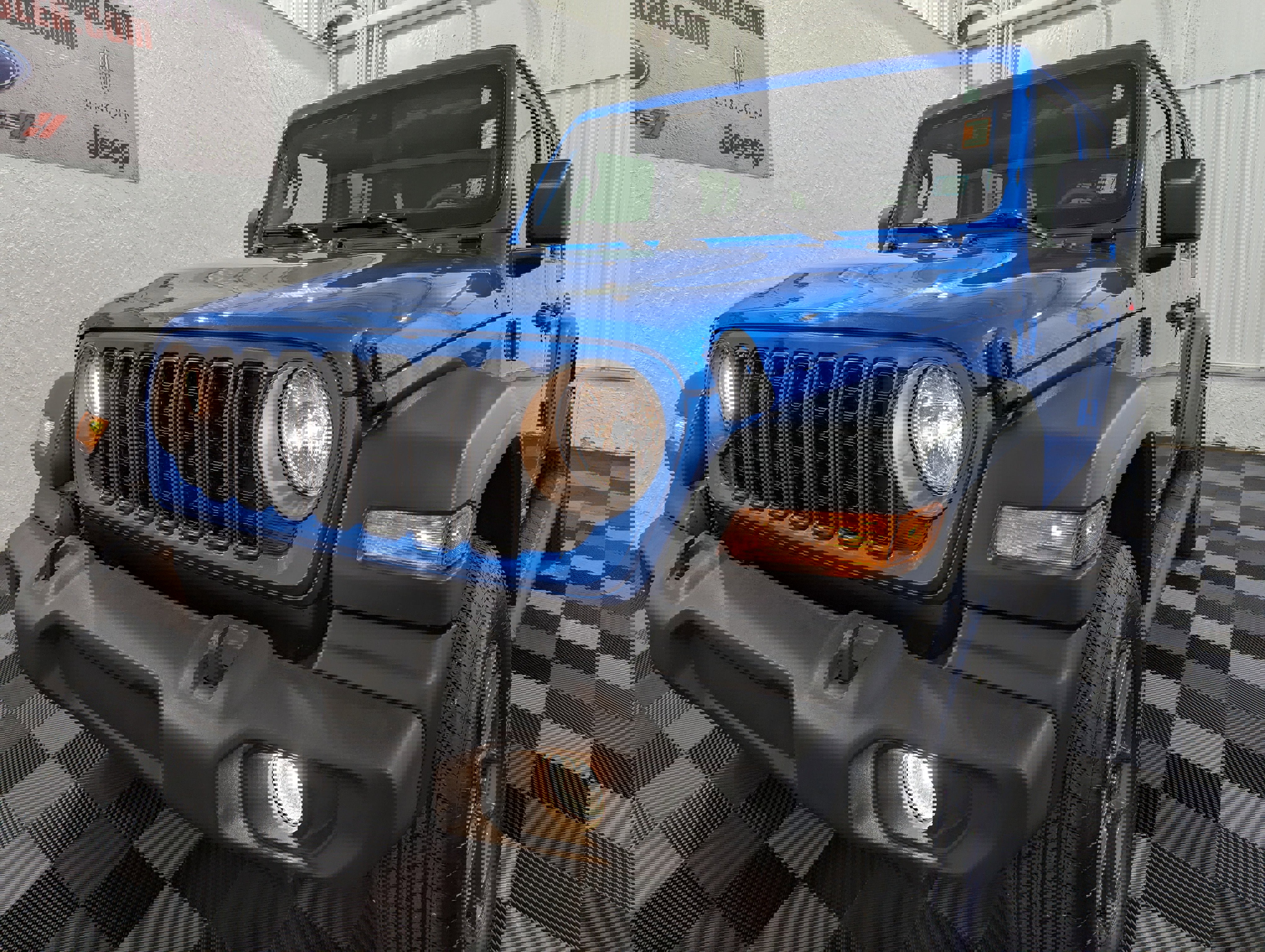 Used 2025 Jeep Wrangler Unlimited Sport image 3