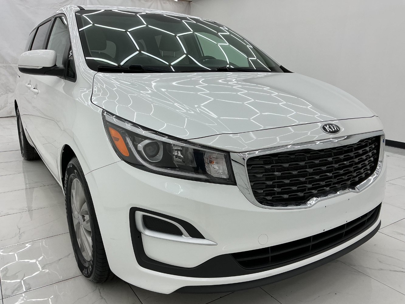 Used 2020 Kia Sedona L FWD image 3