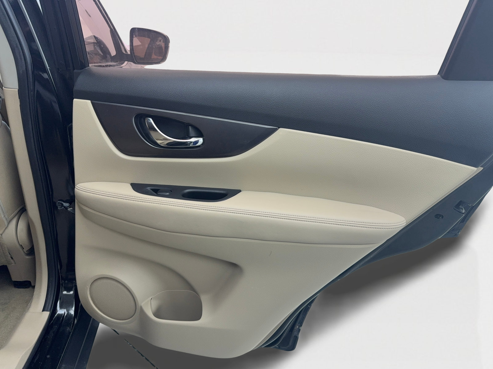 Used 2015 Nissan Rogue S FWD image 42