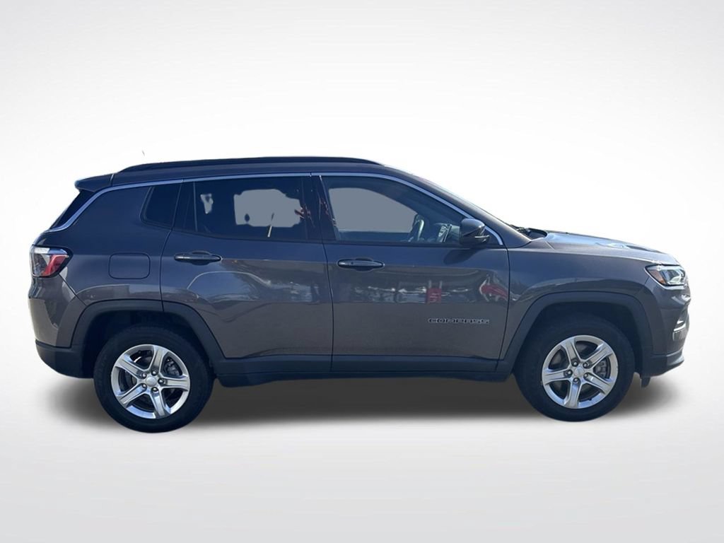 Used 2024 Jeep Compass Latitude AWD/4WD image 8