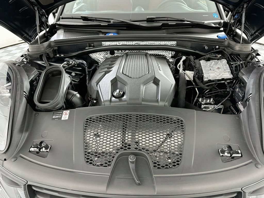 New 2026 Porsche Macan AWD/4WD image 32