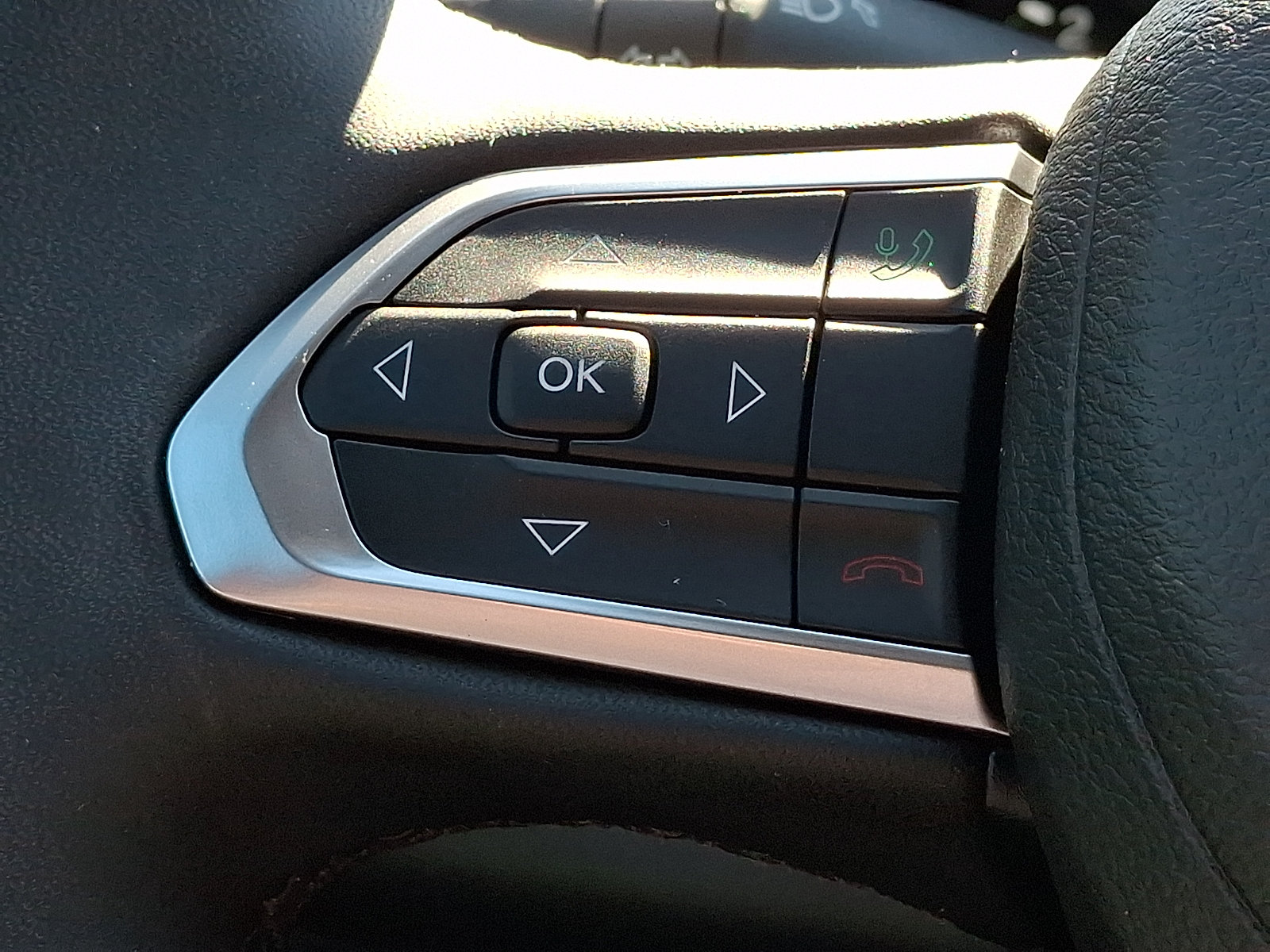 Certified 2023 Jeep Compass Latitude AWD/4WD image 21