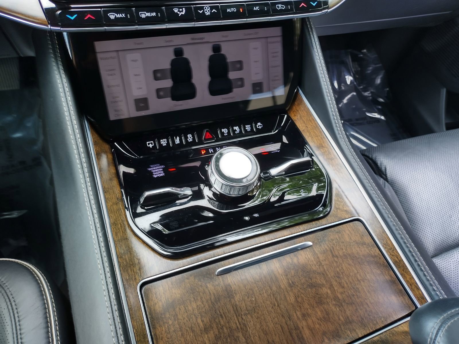 Used 2022 Jeep Grand Wagoneer Series II w/ Convenience Group III image 10