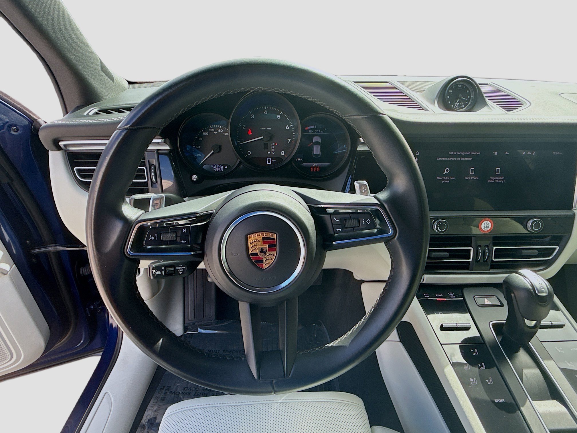 Used 2022 Porsche Macan w/ Premium Package Plus image 9