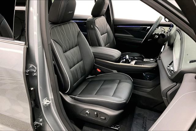 Used 2025 Buick Enclave Avenir w/ Super Cruise Package image 8