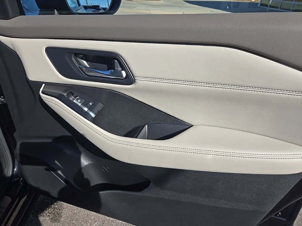 Used 2023 Nissan Rogue SL w/ SL Premium Package image 37