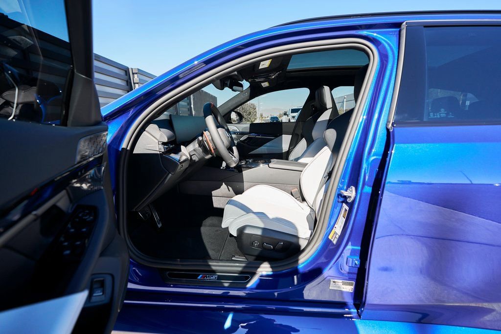 Used 2025 BMW M5 Touring AWD/4WD image 28