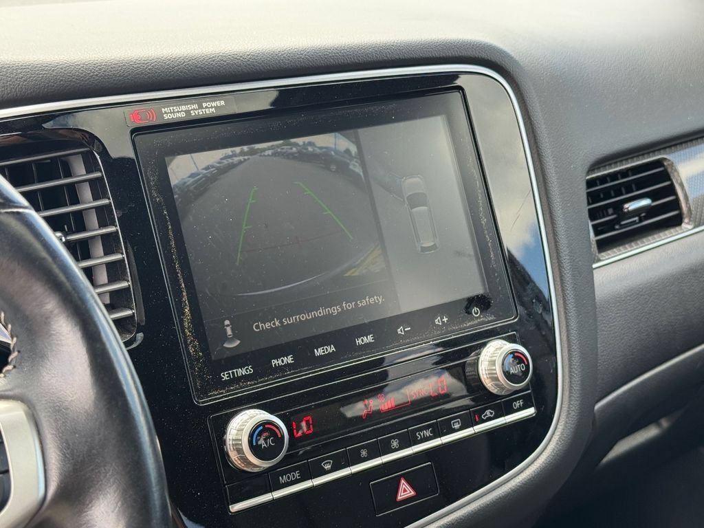 Used 2020 Mitsubishi Outlander 4WD Plug-In Hybrid image 25