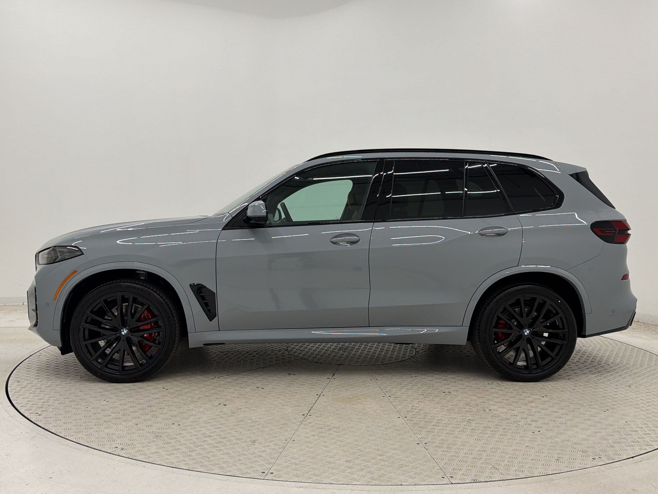 New 2026 BMW X5 sDrive40i w/ M Sport Package RWD image 2