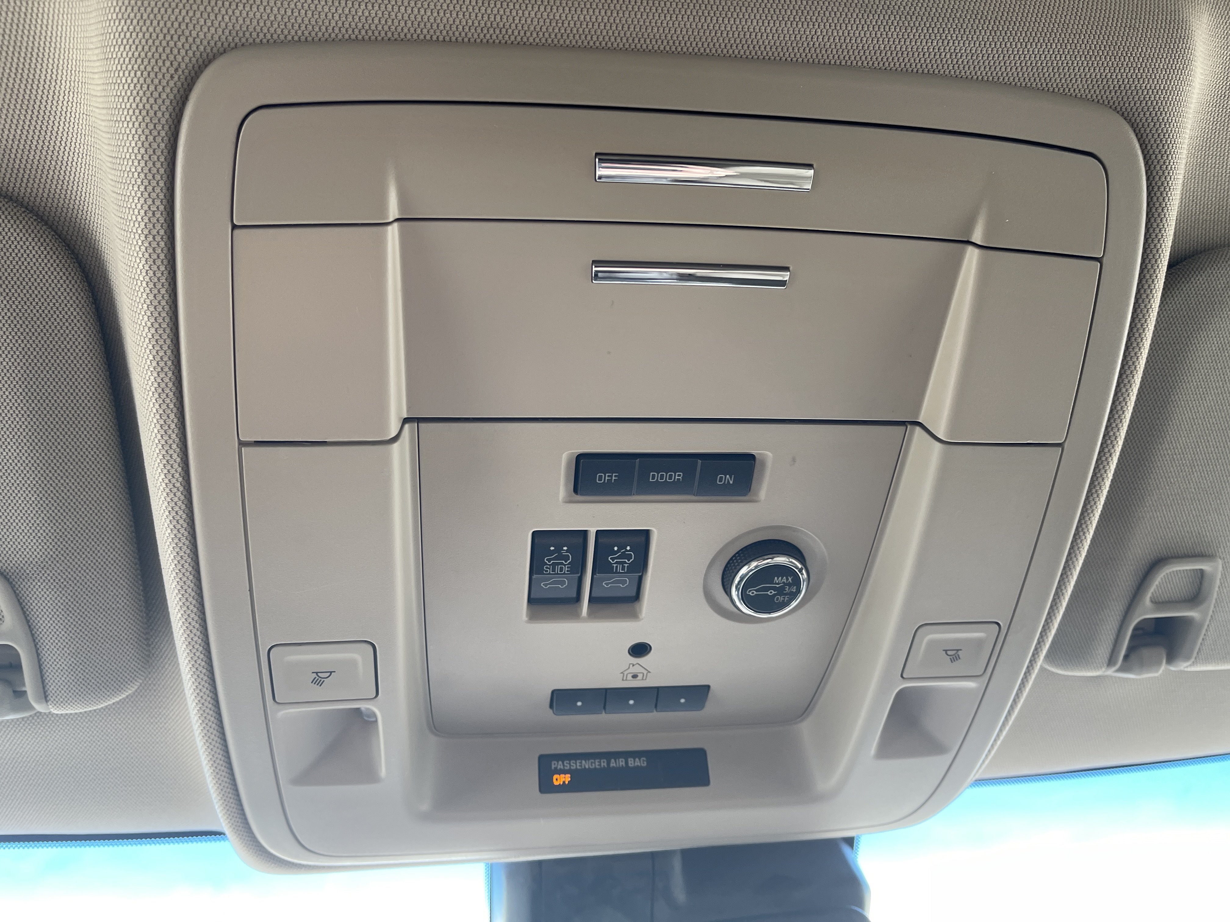 Used 2019 Chevrolet Suburban LT w/ LT Signature Package RWD image 32