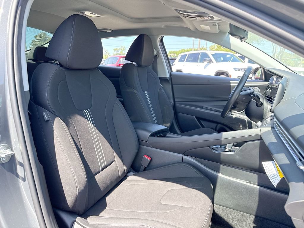 Used 2024 Hyundai Elantra SEL w/ Convenience Package image 23