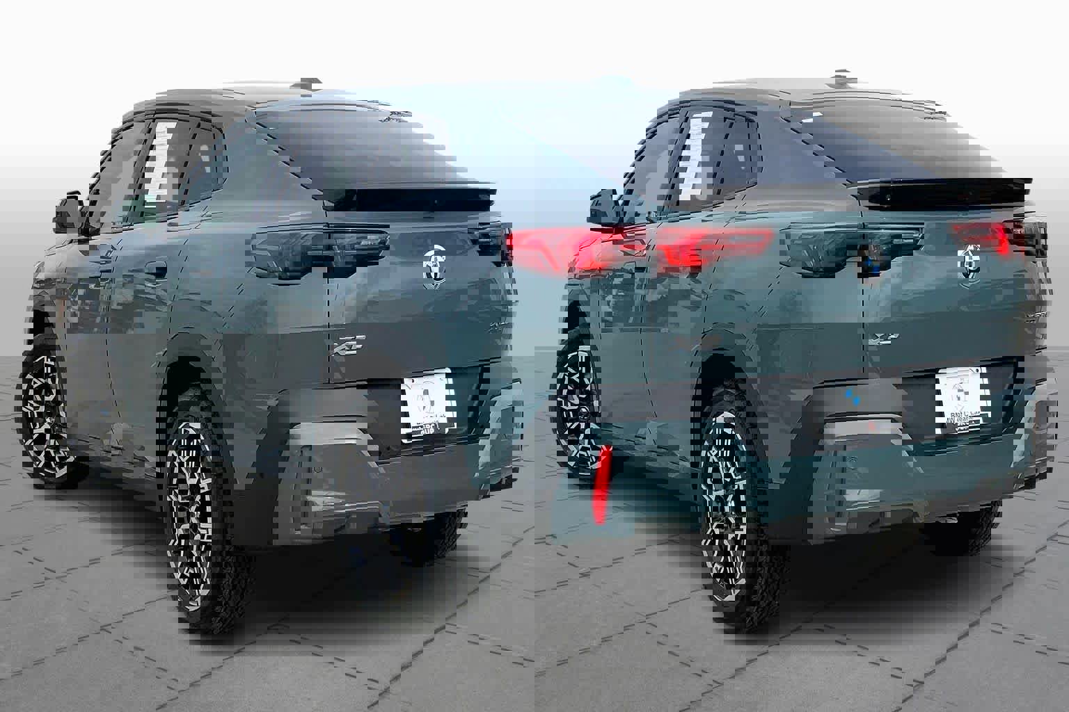 Certified 2025 BMW X2 xDrive28i w/ Technology Package image 11