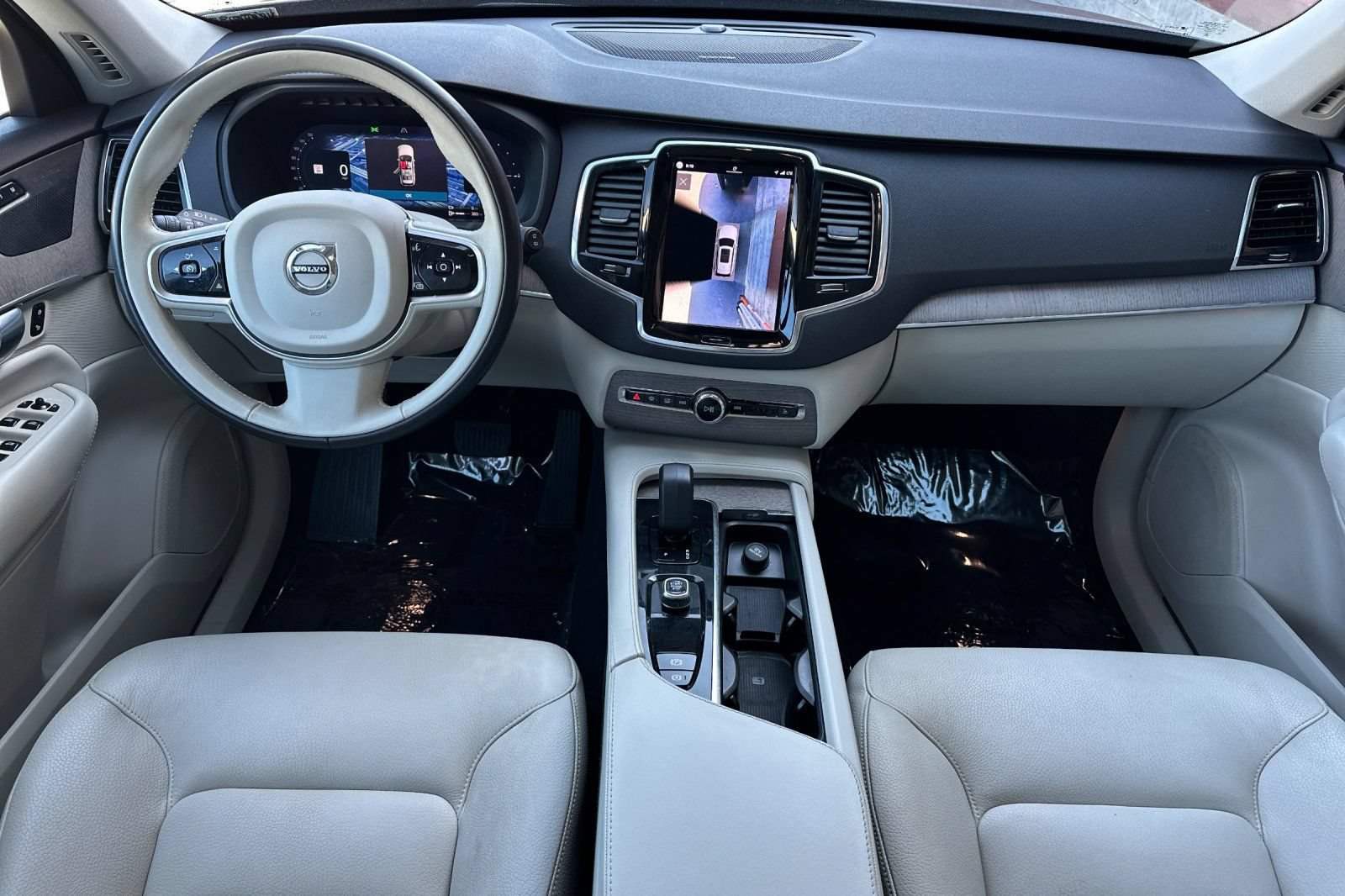 Certified 2023 Volvo XC90 T8 Plus AWD/4WD image 3