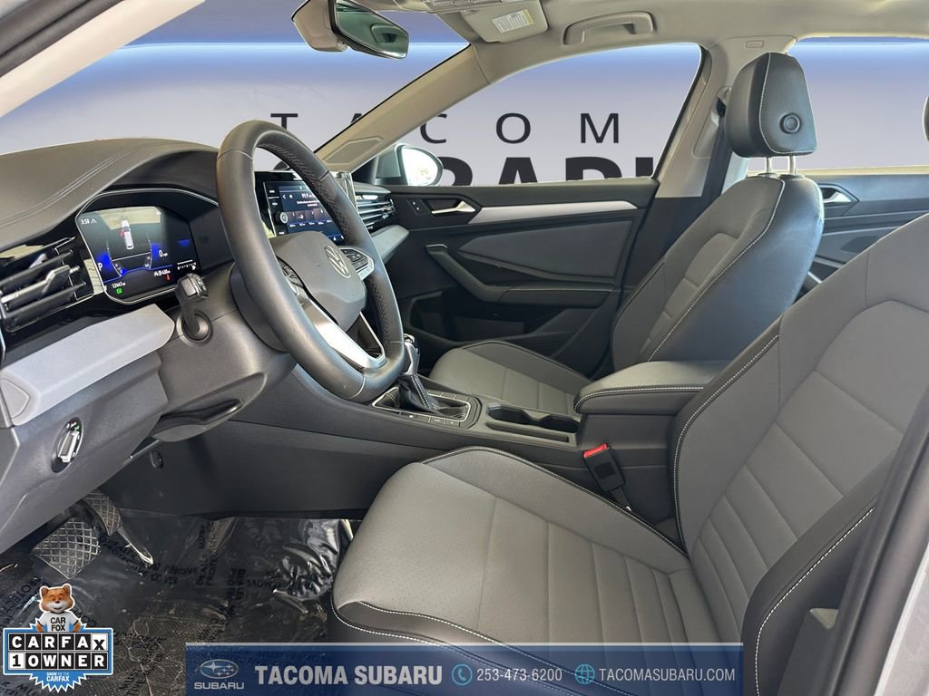 Used 2025 Volkswagen Jetta SE image 10