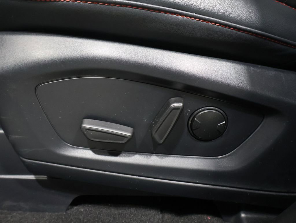 Used 2025 Ford Explorer ST-Line w/ ST-Line Street Pack image 11