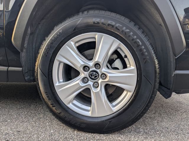 Used 2020 Toyota RAV4 XLE w/ Convenience Package image 9