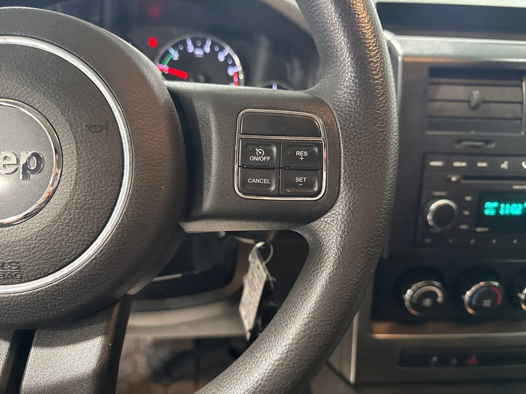 Used 2012 Jeep Liberty Sport AWD/4WD image 4