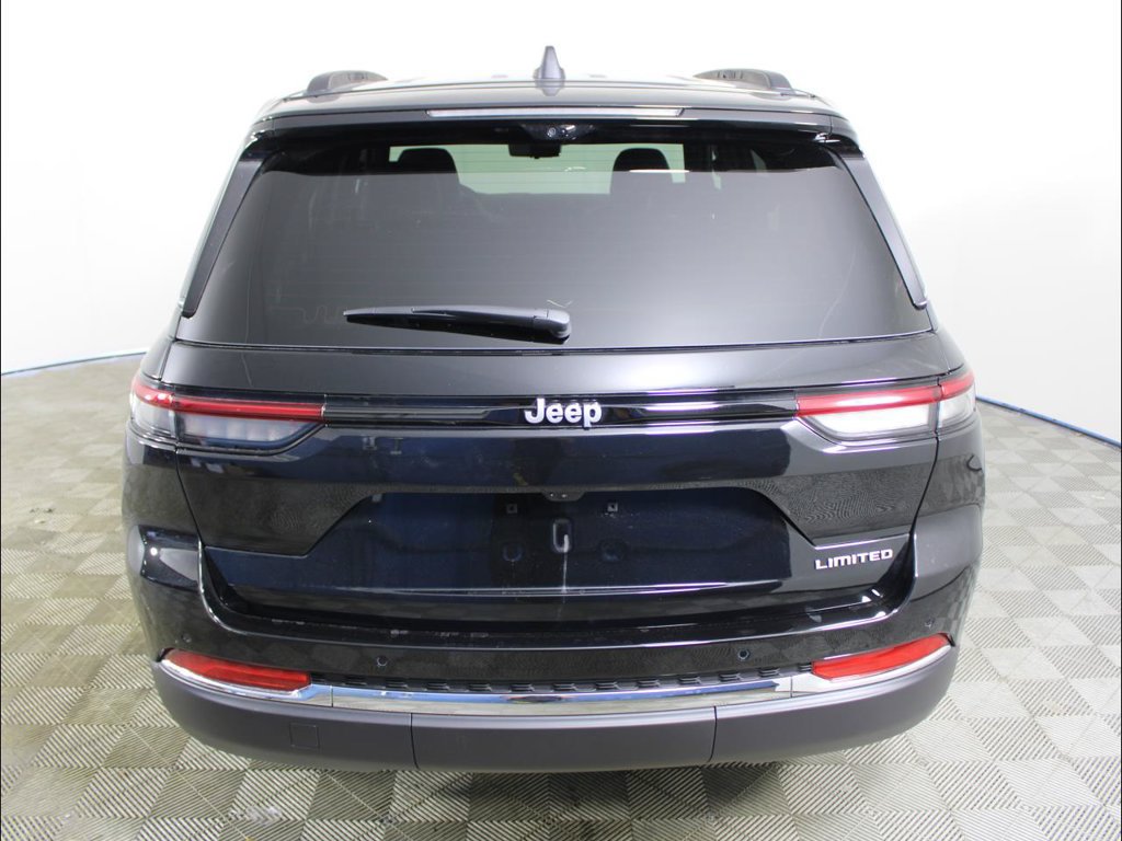 New 2025 Jeep Grand Cherokee Limited w/ Luxury Tech Group II RWD image 4