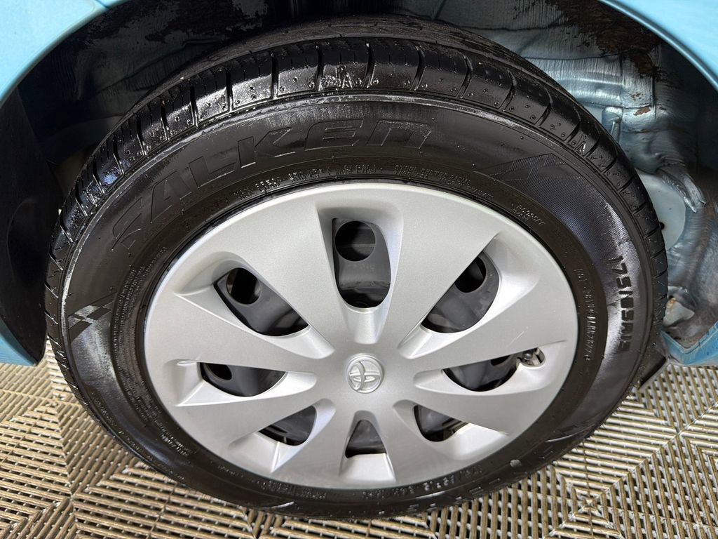 Used 2014 Toyota Prius C One image 16