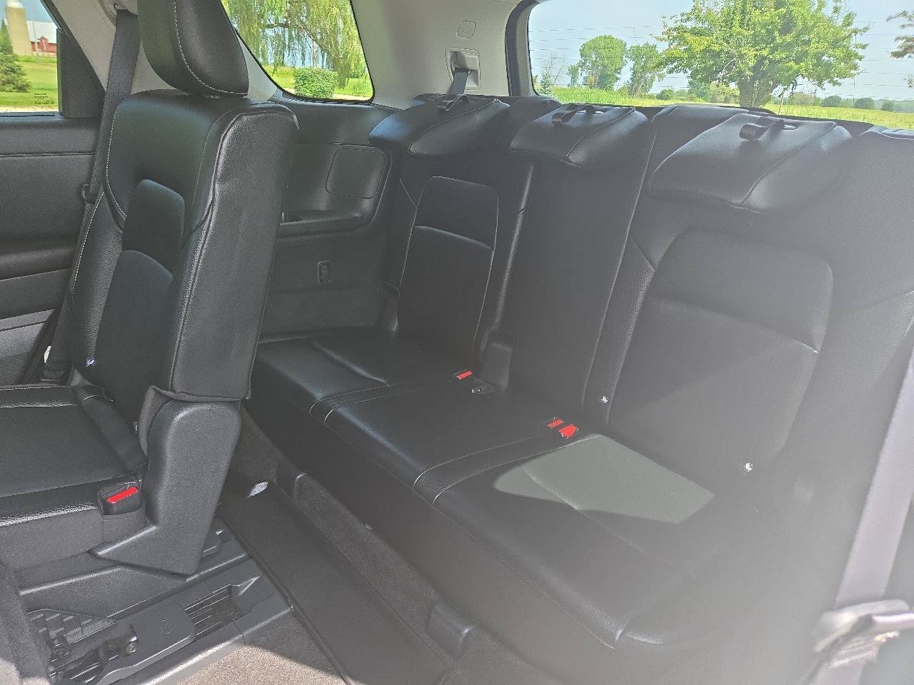 Used 2023 Nissan Pathfinder SL w/ Black Appearance Package AWD/4WD image 12