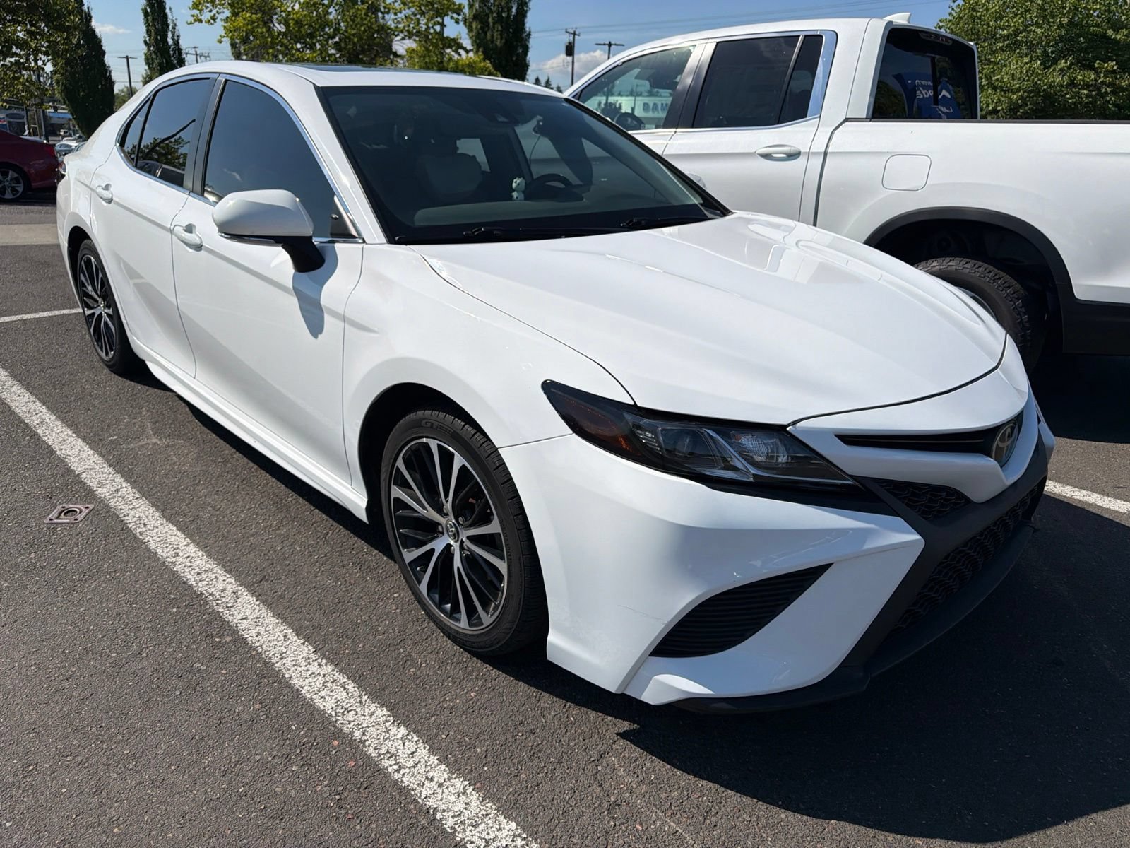 Used 2019 Toyota Camry SE w/ Convenience Package FWD image 3