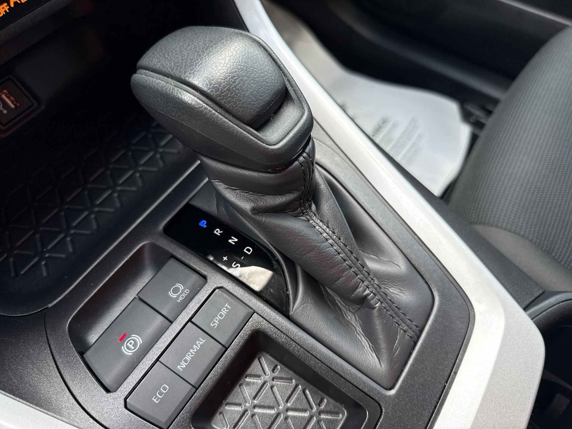 Certified 2025 Toyota RAV4 LE FWD image 21