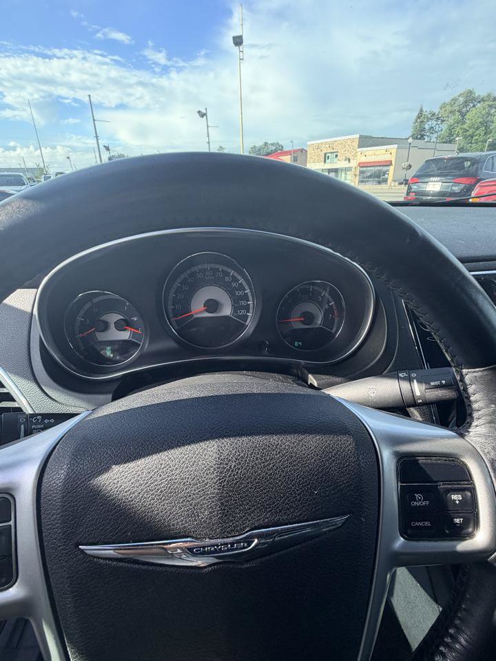 Used 2011 Chrysler 200 Touring FWD image 10