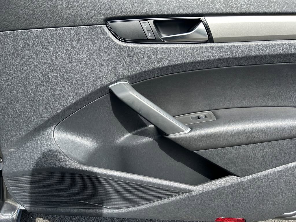 Used 2021 Volkswagen Passat 2.0T SE image 25