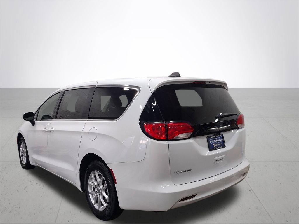 Used 2023 Chrysler Voyager LX image 13