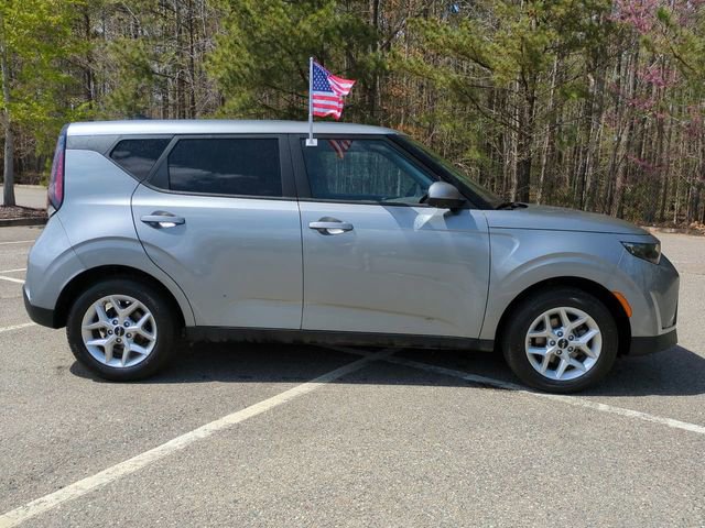Used 2025 Kia Soul LX w/ LX Technology Package FWD image 3