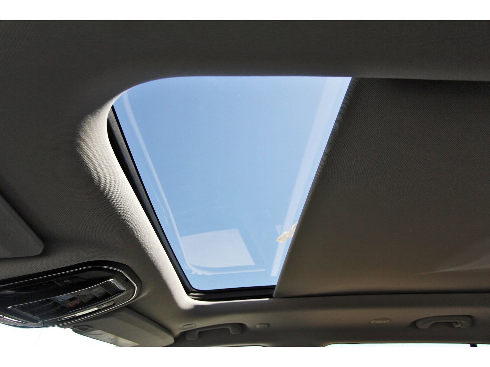 Used 2023 Jeep Grand Cherokee L Limited w/ Black Appearance Package image 26