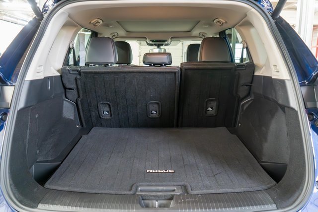 Used 2025 Nissan Rogue SV w/ SV Premium Package image 11
