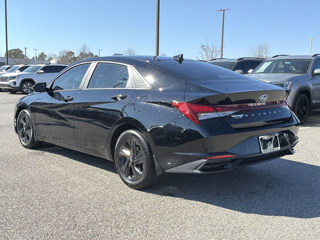 Used 2023 Hyundai Elantra SEL image 3