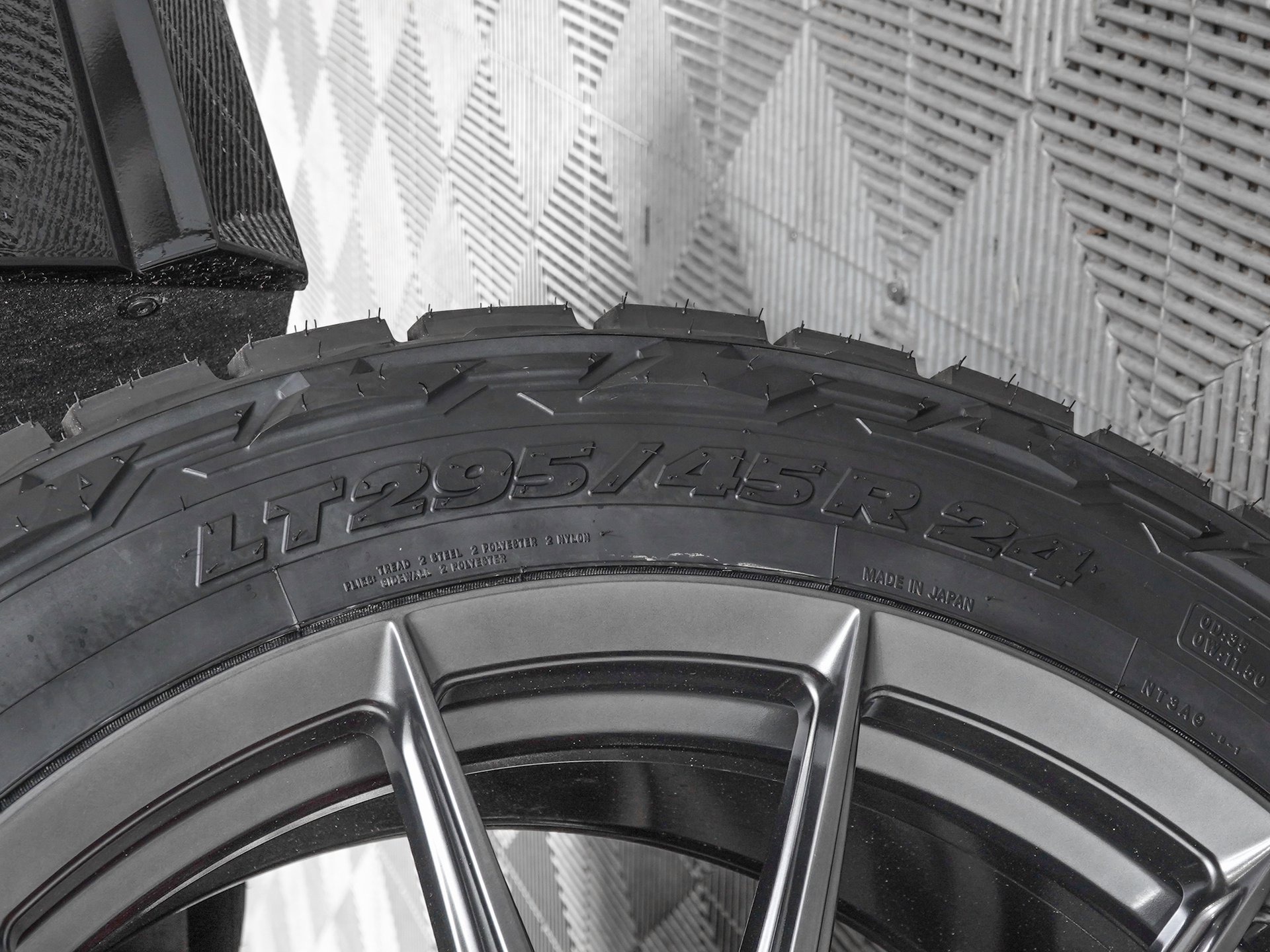 Used 2025 Cadillac Escalade V w/ LPO, ONYX Package image 41